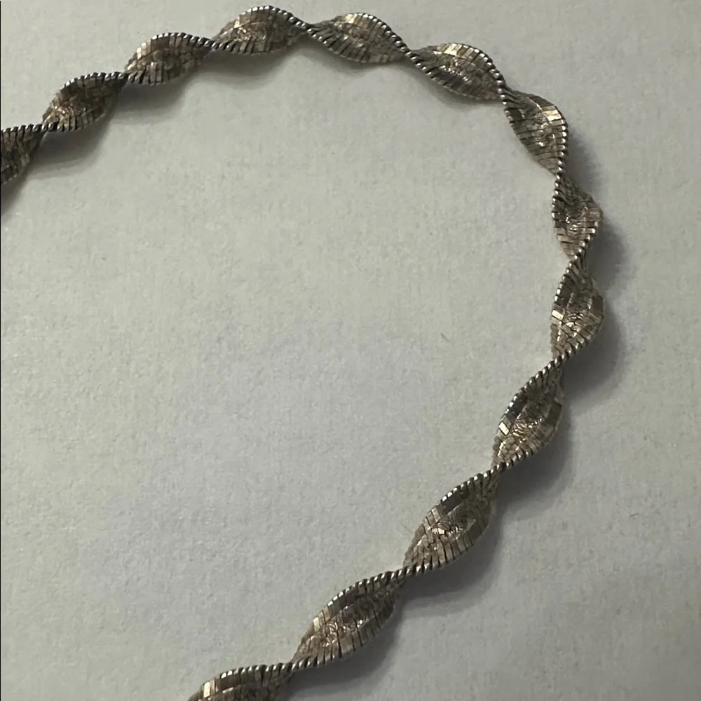 Elegant Silver Twisted Vintage Necklace